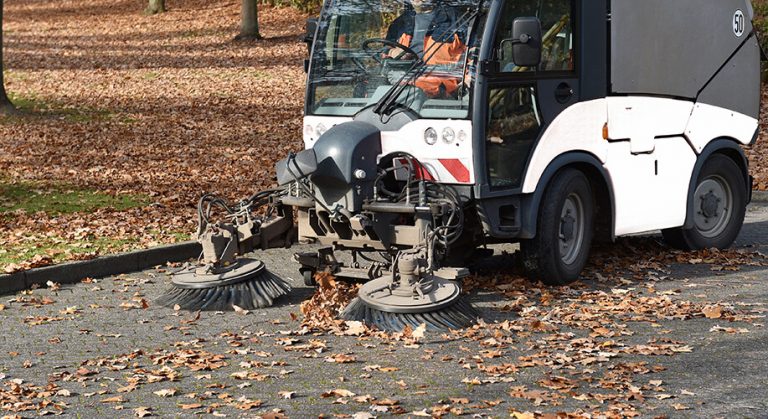 Kehrmaschine mieten München Spiegl Garten und Landschaftsbau München Ost